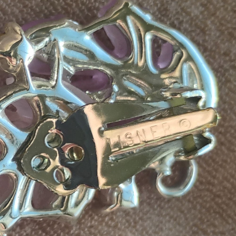 Lisner 1950's Signed Pink Molded Lucite Clip-On Earrings & Brooch (Set Of 3) - Picture 6 of 10